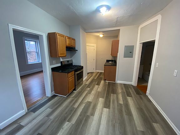 3rd image of 96 Woodledge St #3L