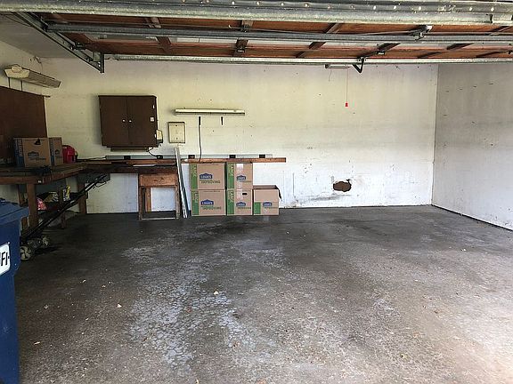 4th image of 10571 Heltman Ave NE