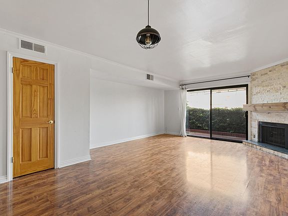 5th image of 1805 S Barrington Ave APT 8