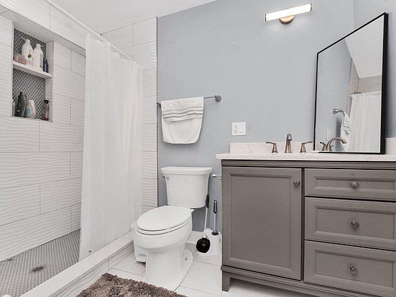 5th image of 7156 Blackstone Ave