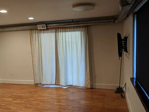 5th image of 195 S Pennsylvania St APT 101