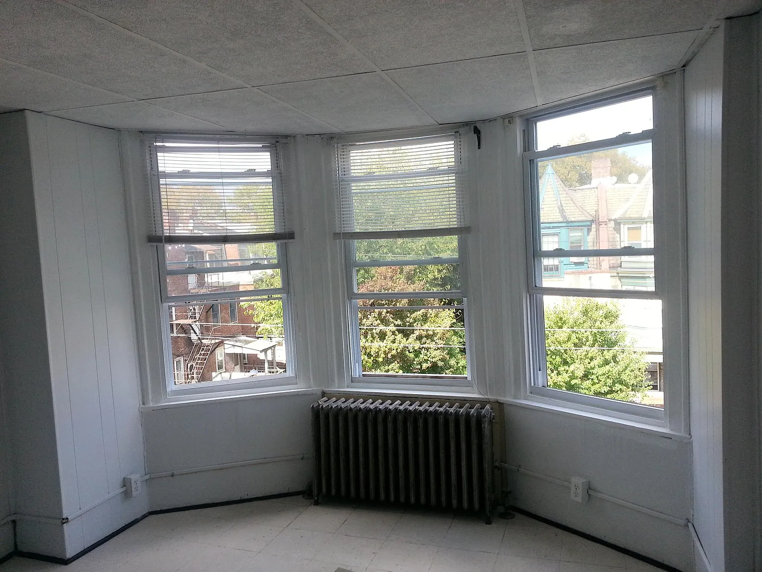 2 bed, 1000 sqft, $1,300 — Photo 1