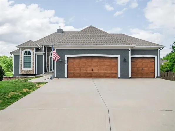 12216 Merion Dr, Kansas City, KS 66109