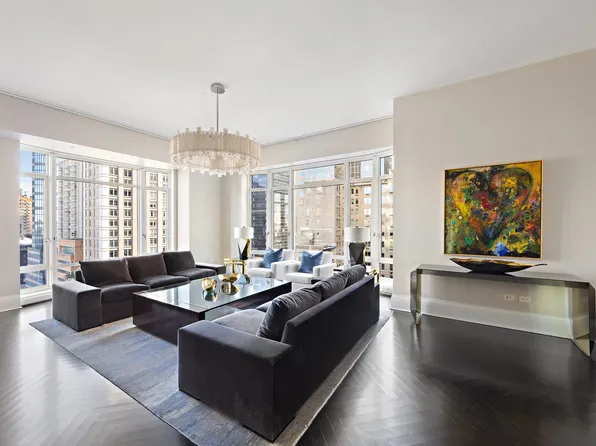 520 Park Avenue image 1 of 23