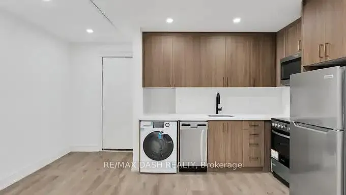 917 Saint Clair Ave W #30 — Photo 12