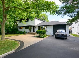 162 Stone Church Rd E, Hamilton, ON L9B 1A9