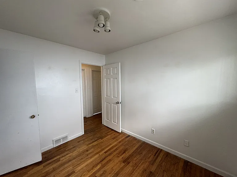 29203 Oakwood St — Photo 5