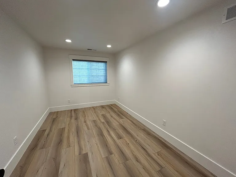 4004 Francis Main #MAIN — Photo 3