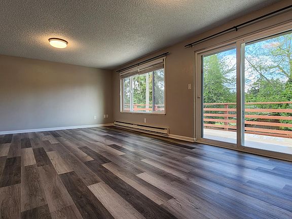 4th image of 9827 158th St E #3