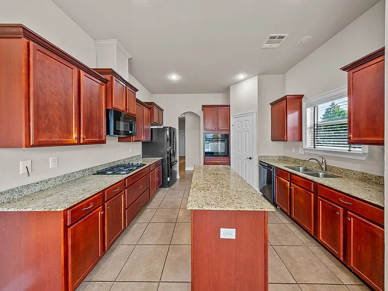 6107 Waterford Ln — Photo 6