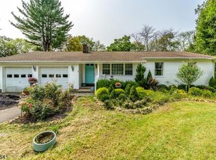 3 Valley View Rd, Long Valley, NJ 07853