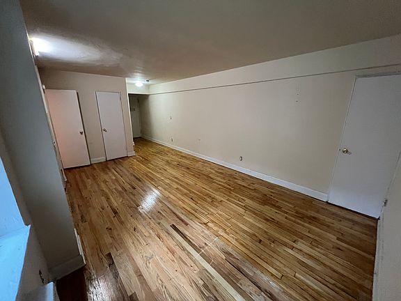 3rd image of 14350 Barclay Ave APT 2H