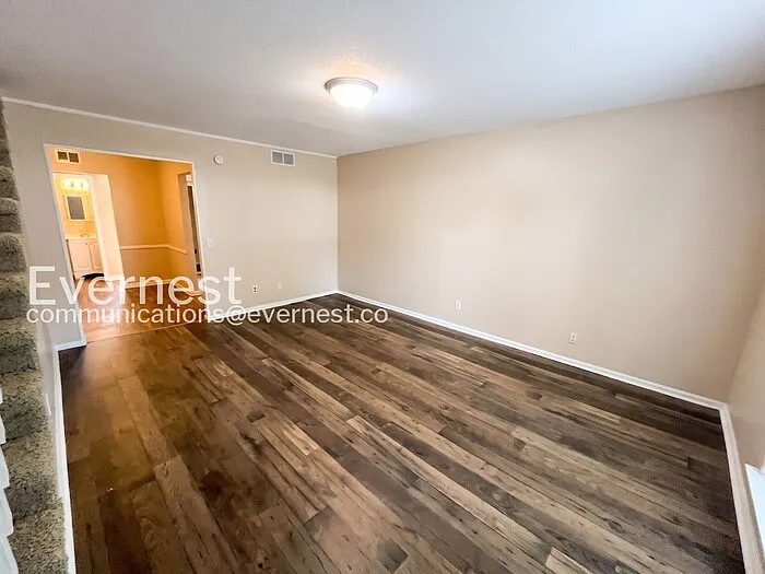 2406 Lyndon Ave #4 — Photo 4