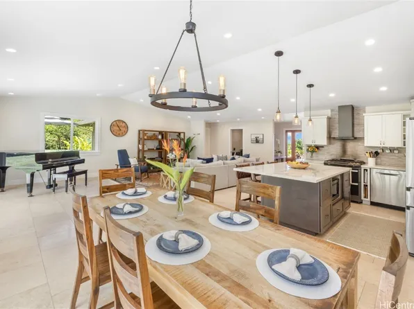 47-611 Mapele Rd #A, Kaneohe, HI 96744