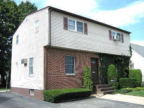 3rd image of 387 Stewart Ave