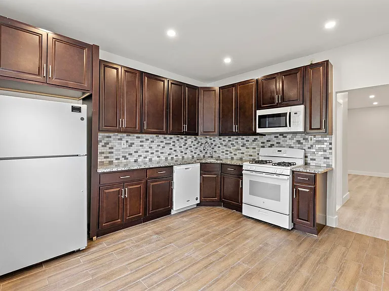 81 Humphrey Ave #1 — Photo 7