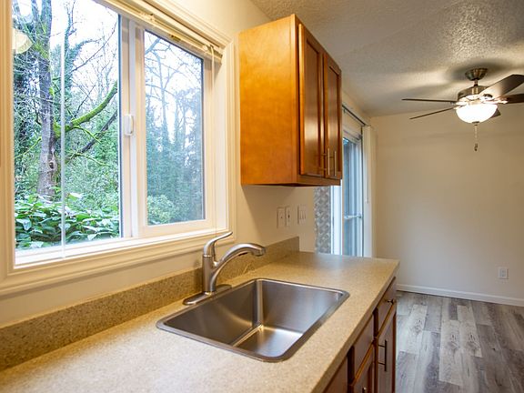 5th image of 3595 Cedaroak Dr Unit 19