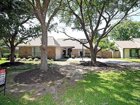FRONT AND BACK YARDS ARE LARGE ENOUGH FOR KIDS TO PLAY AND ENJOY GARDENING