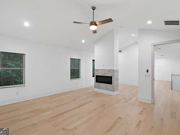 5th image of 5285 Mount Vernon Pkwy NW