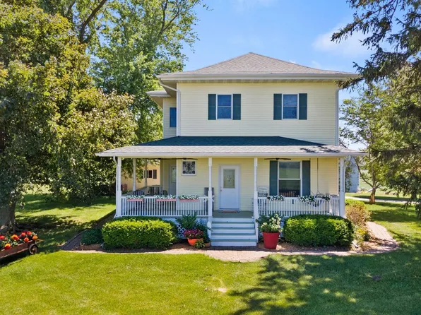 1424 240th St, Tipton, IA 52772