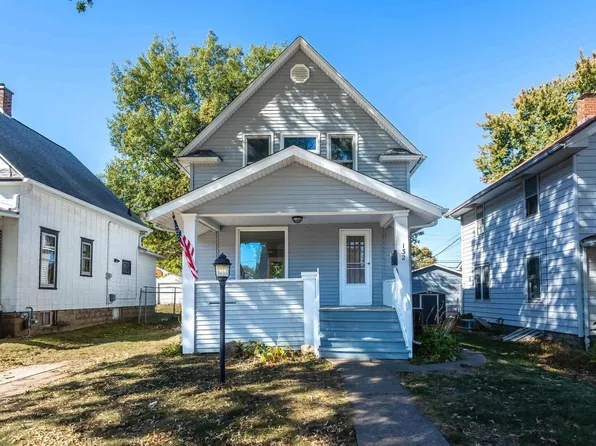 132 12th St, Silvis, IL 61282