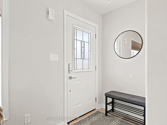 5th image of 20 Fallingbrook Cres