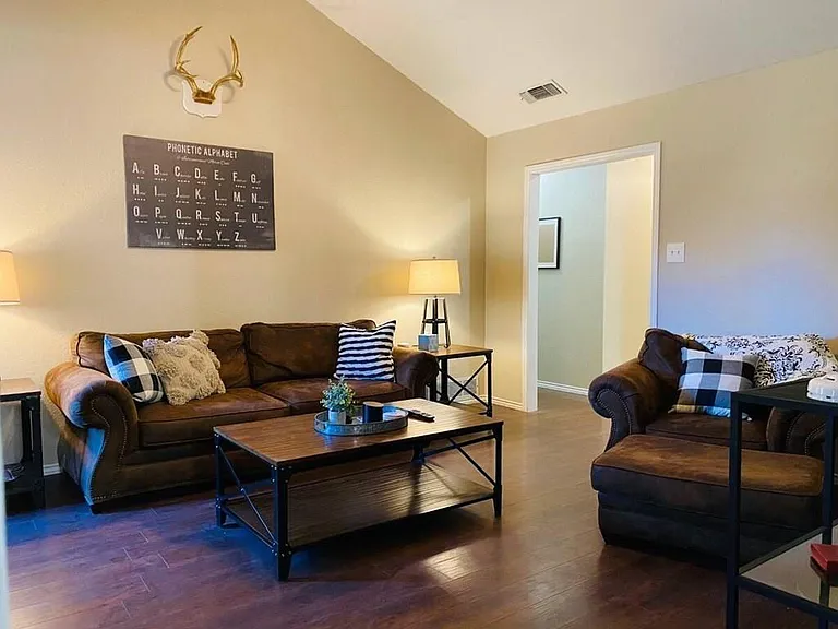 5114 San Antonio Ave — Photo 3