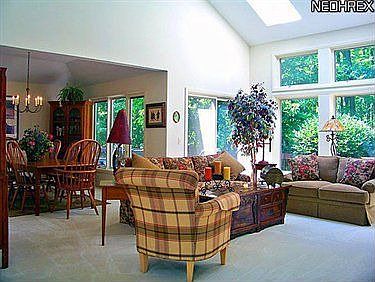 4th image of 328 Overlook Brook Dr