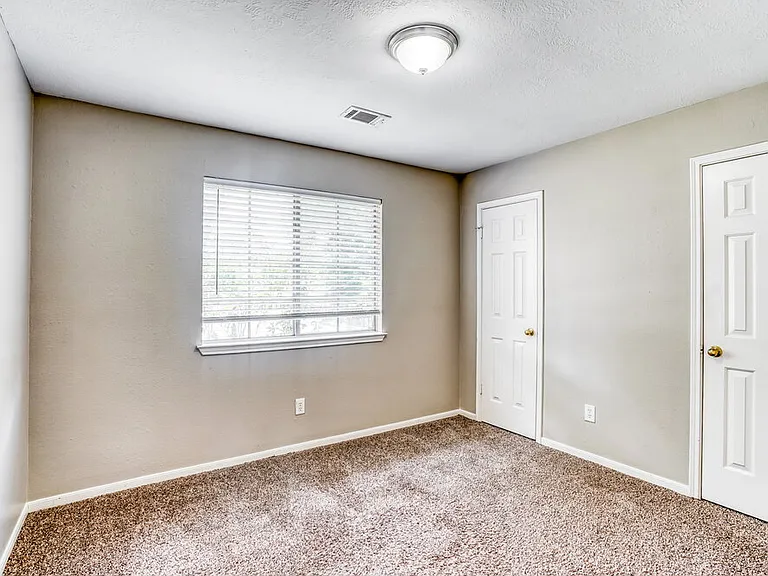 8206 Holmwood Dr — Photo 13