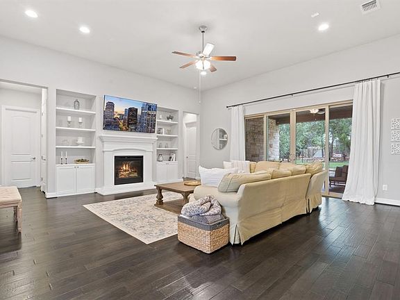 5th image of 303 Coopers Crown Ln