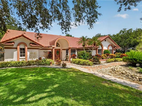 240 Stonegate CT, NAPLES, FL 34119