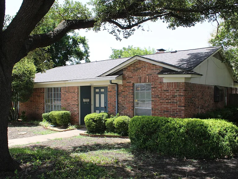 1903 N Floyd Rd — Photo 1
