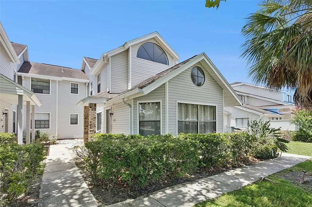 3 bed, 2.0 bath, 1250 sqft, $1,900 — Photo 1