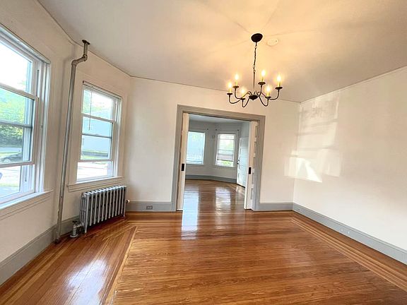 5th image of 87 E Manning St Floor 1