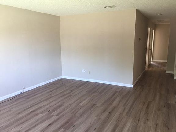 3rd image of 464 Skyway Dr