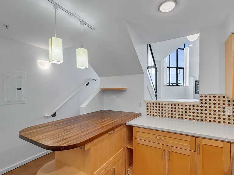 2048 13th Ave W #8 — Photo 9