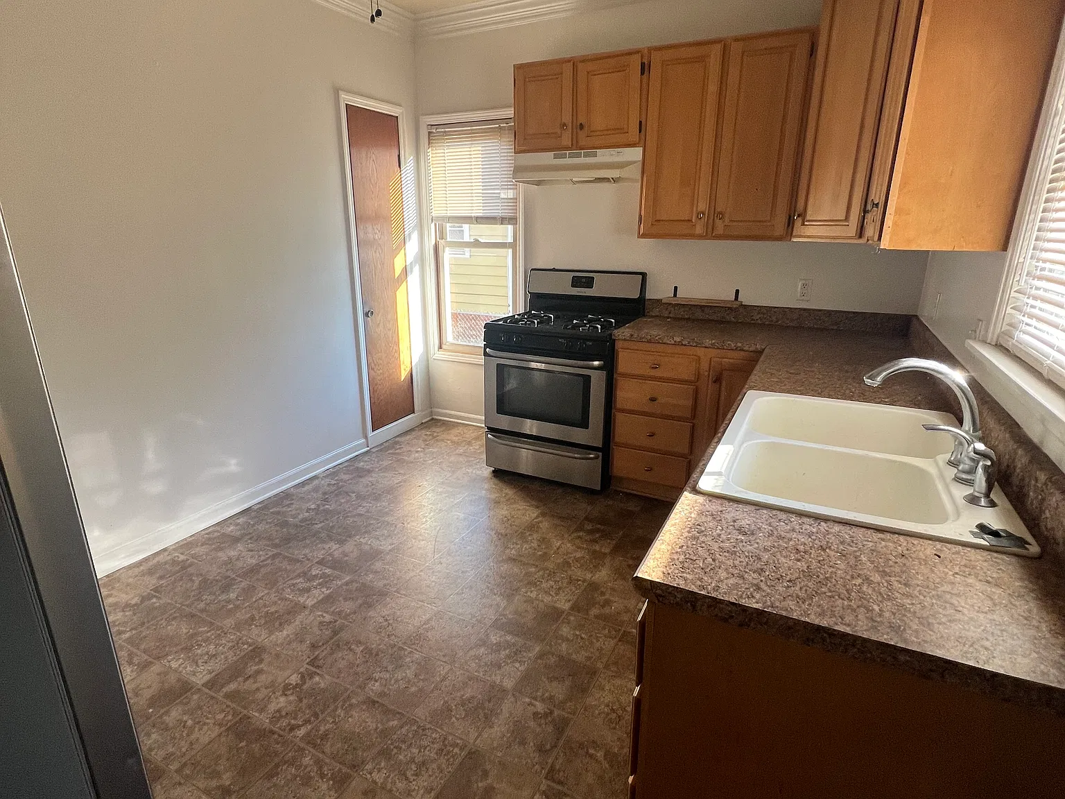 1 bed, 1368 sqft, $1,450 — Photo 4