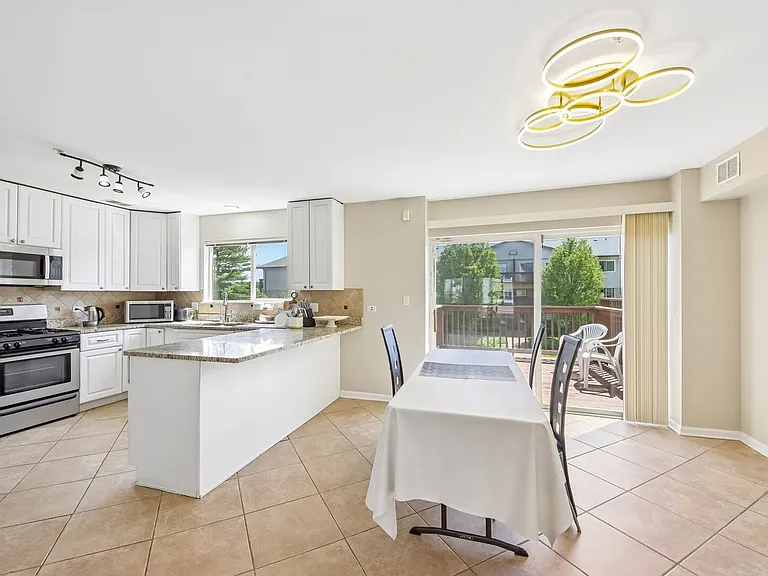 673 Fountainview Dr #673 — Photo 5