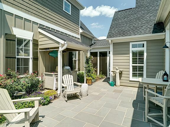 2nd image of 947 Belvedere Way