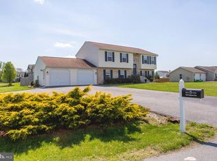 15260 Wedgewood Dr, Greencastle, PA 17225