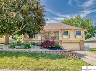 17030 Walnut Cir, Omaha, NE 68130
