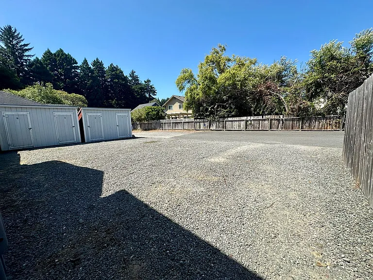 4044 V St — Photo 17