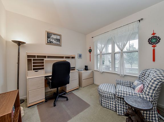 4th image of 583 Horizon Dr W