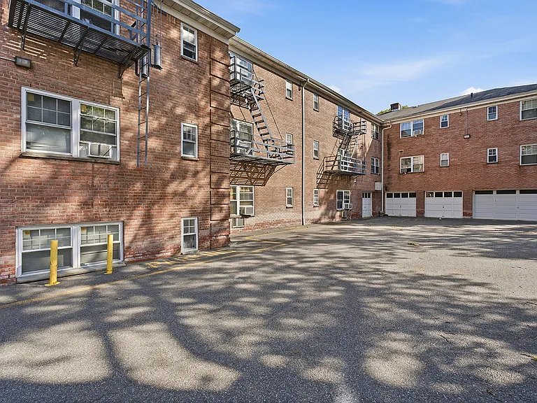 138 Clinton Pl #1B — Photo 12