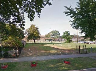 3325 W Walnut St, Chicago, IL 60624