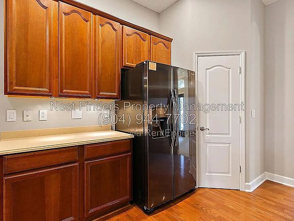 5th image of 274 Oak Common Ave
