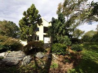 416 Poppasquash Rd, Bristol, RI 02809