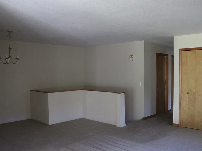 4805 Russell St — Photo 8