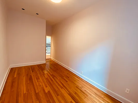 Rented by Metropolis Real Estate of Manhattan | media 8