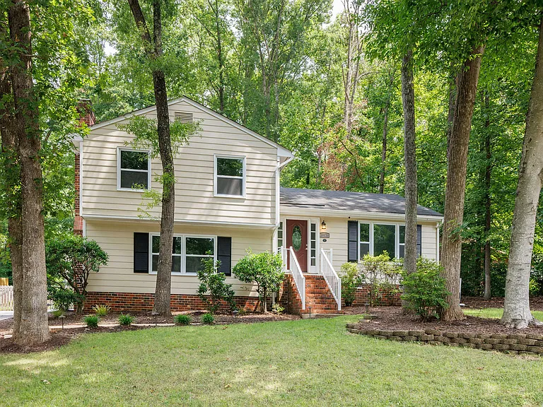 10120 Idlebrook Dr — Photo 2